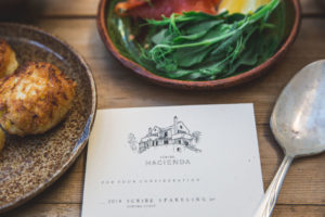 Menú sobre la mesa